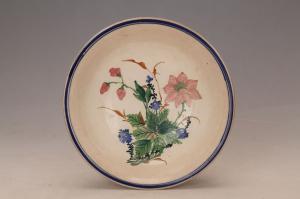 001983“胜记”款五彩花卉纹碗