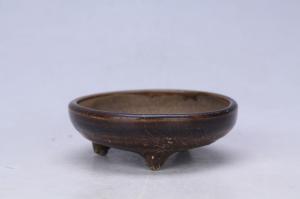 002357褐釉三足炉