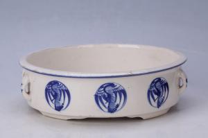 002164“成峰出品”款蓝彩团鹤纹四系盅