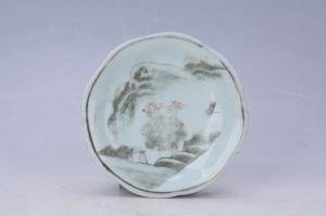 002173“玉顺造”款釉上彩山水纹花口盘