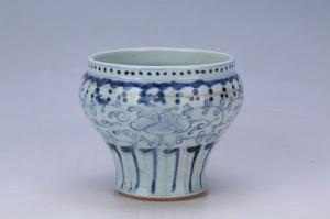 001998青花缠枝花卉图案纹钵