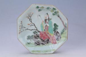 002182釉上彩人物纹八角盘