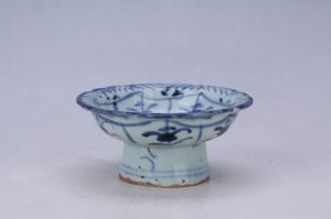 002002青花花卉纹花口高足盘