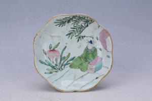002187粉彩人物纹花口盘