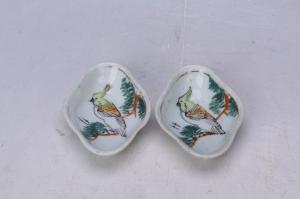 002191五彩鹦鹉纹海棠式小碟