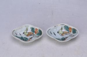 002192五彩鹦鹉纹海棠式小碟