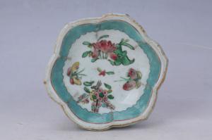 002197粉彩花碟纹花口盘