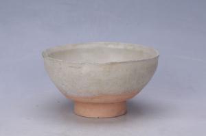 002400青白釉刻花菊瓣纹碗