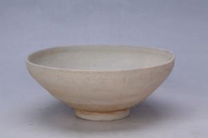 002401青白釉刻花菊瓣纹碗