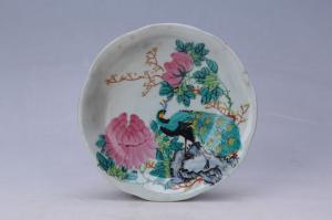 002209釉上彩牡丹孔雀纹花口盘