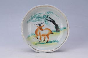 002210“陶兴督造”款釉上彩柳牛纹花口盘