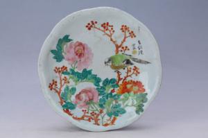 002213“金记号置”釉上彩花鸟纹花口盘