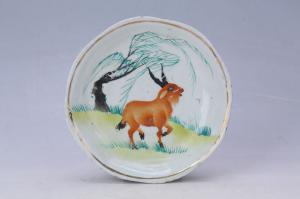 002214“陶兴督造”款釉上彩柳牛纹花口盘