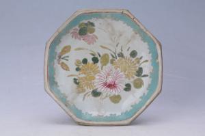 002221粉彩花蝶纹八角高足盘