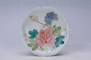 002229釉上彩花卉纹花口盘