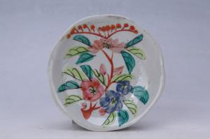 002230釉上彩花卉纹花口盘