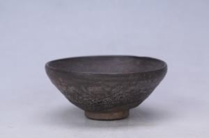 002435褐釉碗