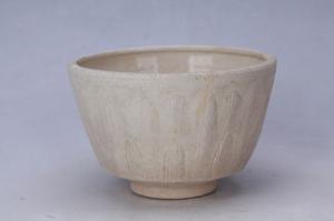002451青白釉刻花莲纹炉