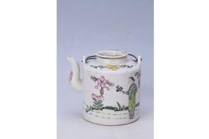 002261粉彩人物纹提梁壶