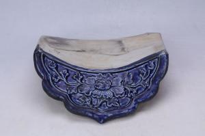 002266“吴泉记庆源制造”款蓝釉花卉纹滴水