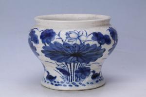 002267蓝彩莲池纹钵