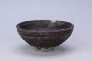 002461褐釉碗