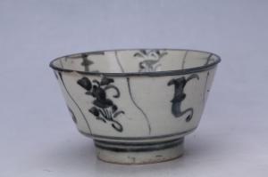 002488青花花卉纹碗