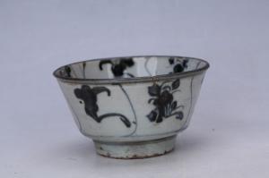 002490青花花卉纹碗