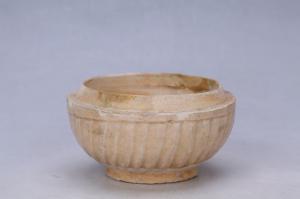 002297青白釉刻花菊瓣盒