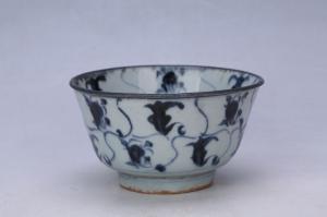 002493“兴利”款青花灵芝纹碗