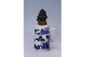 002709“延年益寿”蓝彩山水纹煤油灯