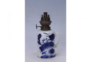 002710蓝彩莲池纹煤油灯