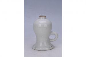 002719“美孚行”款白釉油灯座
