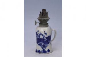 002722蓝彩花草纹煤油灯