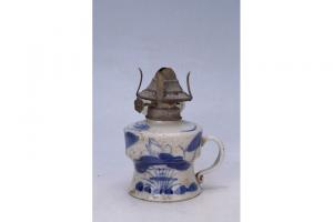 002725蓝彩荷花纹煤油灯座