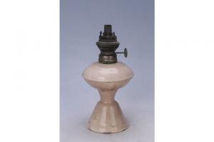 002726“陶真玉造”款白釉煤油灯