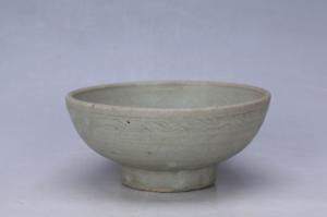 002539青釉划花忍冬纹碗