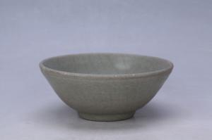 002541青釉印花花卉纹碗