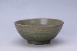 002589青釉划花忍冬纹碗