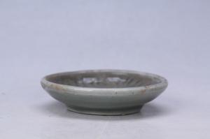 002591青釉印花花卉纹碟