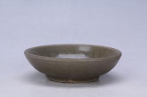 002596青釉刻花菊瓣纹碟