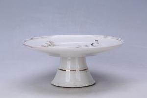 002797“赖巡官仁兄纪念弟陈向波敬赠”款五彩人物纹高足盘