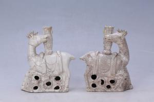 002619白釉兽形烛插