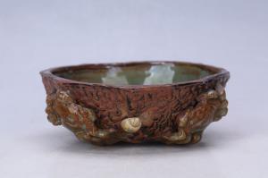 002810褐釉贴塑蟹螺花盆