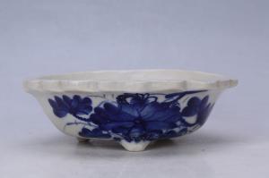 002812蓝彩花卉纹三足花盆