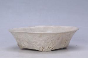 002820白釉印花花卉纹花盆