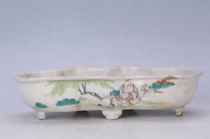 002829五彩人物纹蝶形花盆