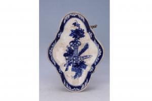 002901蓝彩博古纹菱形盘