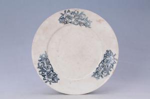 002919“胜记”款白釉墨印花卉纹盘