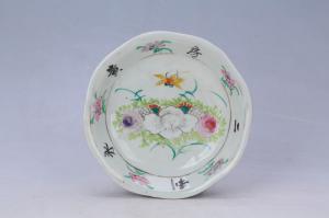 002942“黄永利二房”款釉上彩花卉纹花口盘